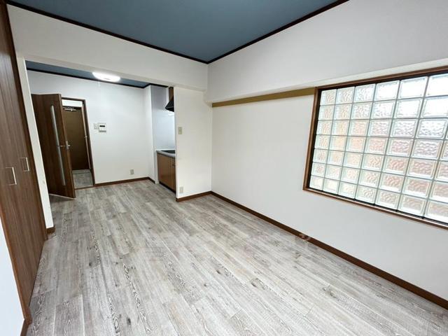 阪急宝塚線 岡町駅 徒歩3分 4階建 築35年の居間写真