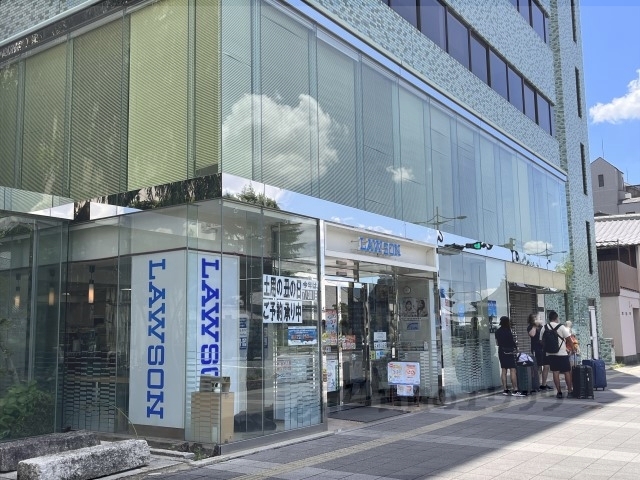 コンビニ　ローソン京都西本願寺前店（コンビニ）まで200m