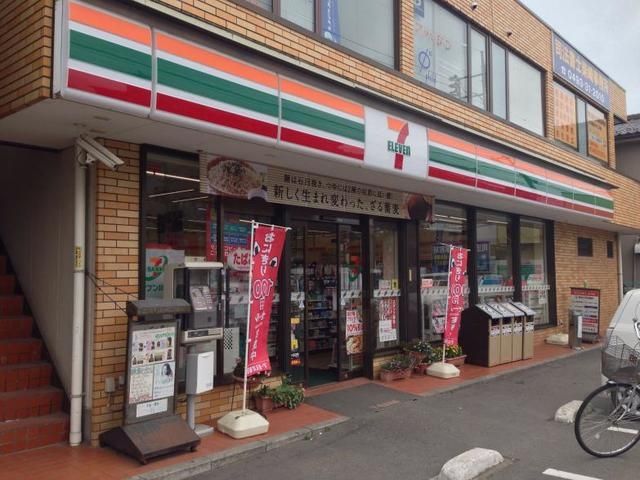 コンビニ　セブンイレブン高坂駅西口店（コンビニ）まで633m