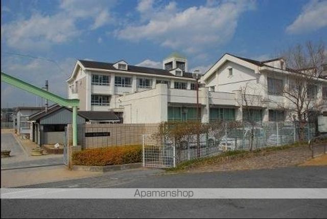 小学校　奈良市立佐保川小学校（小学校）まで671m