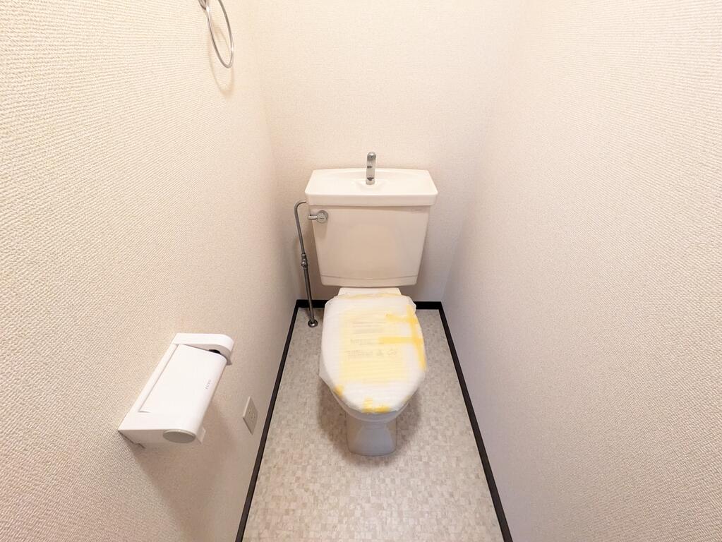 ＪＲ横浜線 長津田駅 徒歩8分 3階建 築35年のトイレ写真