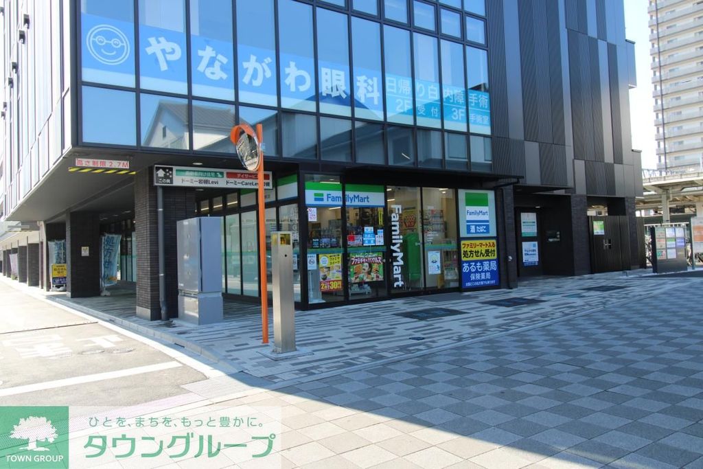 コンビニ　ファミリーマート岩槻駅東口（コンビニ）まで940m