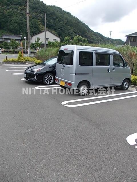 駐車場　敷地内に駐車場も完備★
