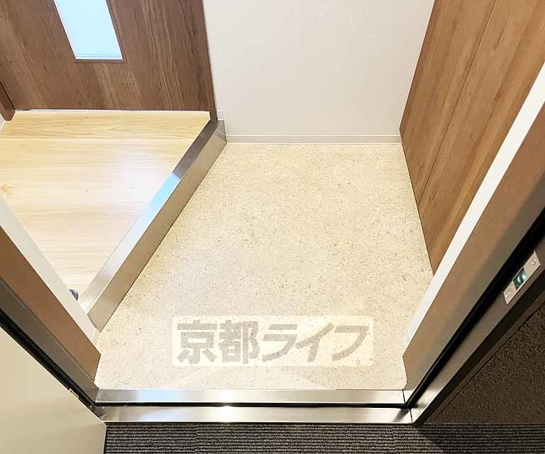 玄関　出入りに十分なスペースを確保した玄関です。