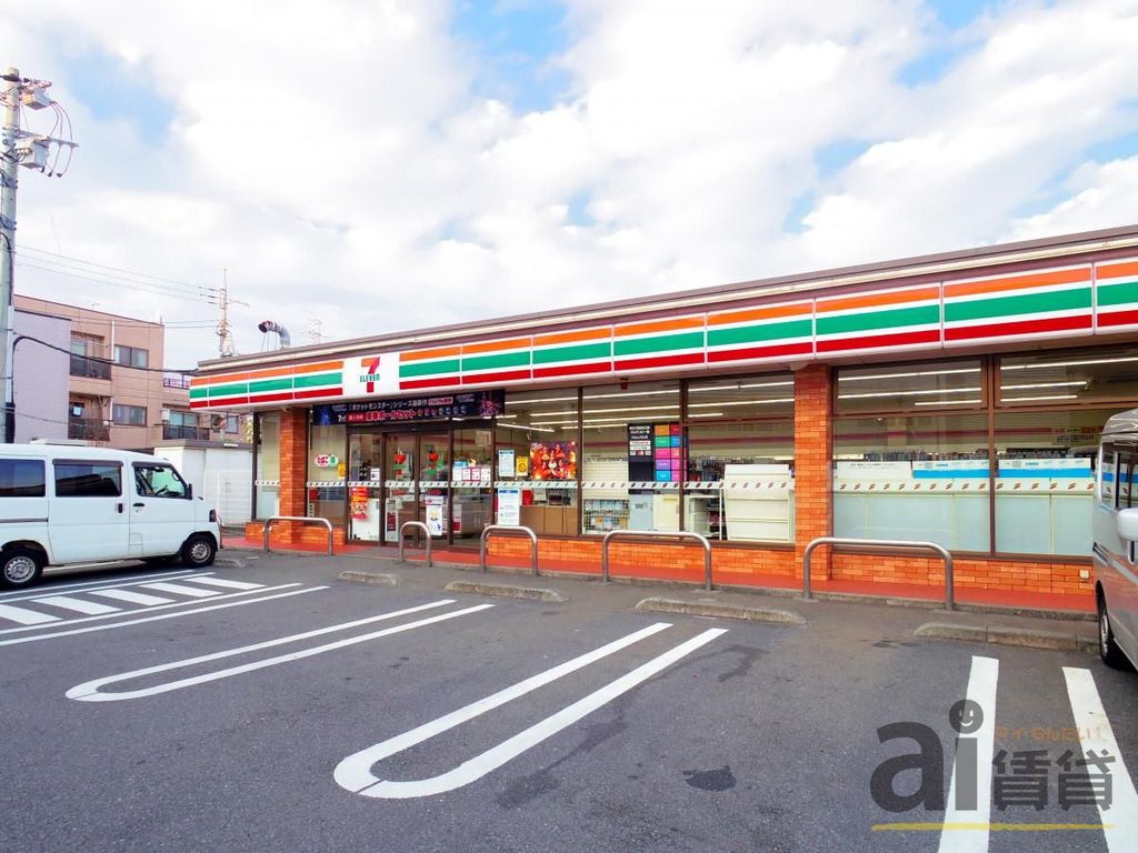 コンビニ　セブンイレブン三鷹新川1丁目店（コンビニ）まで320m