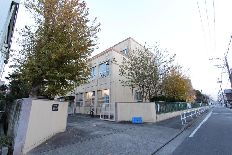 小学校　名古屋市立稲葉地小学校（小学校）まで621m