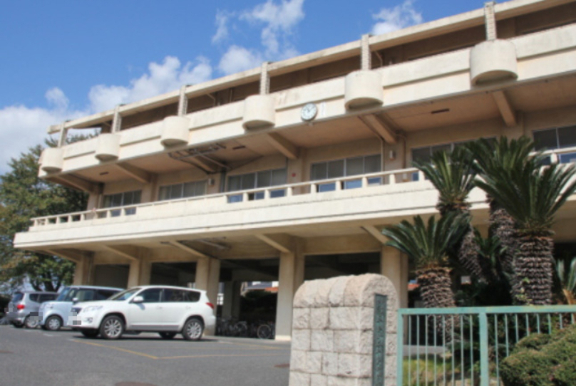 中学校　早島町立早島中学校（中学校）まで606m