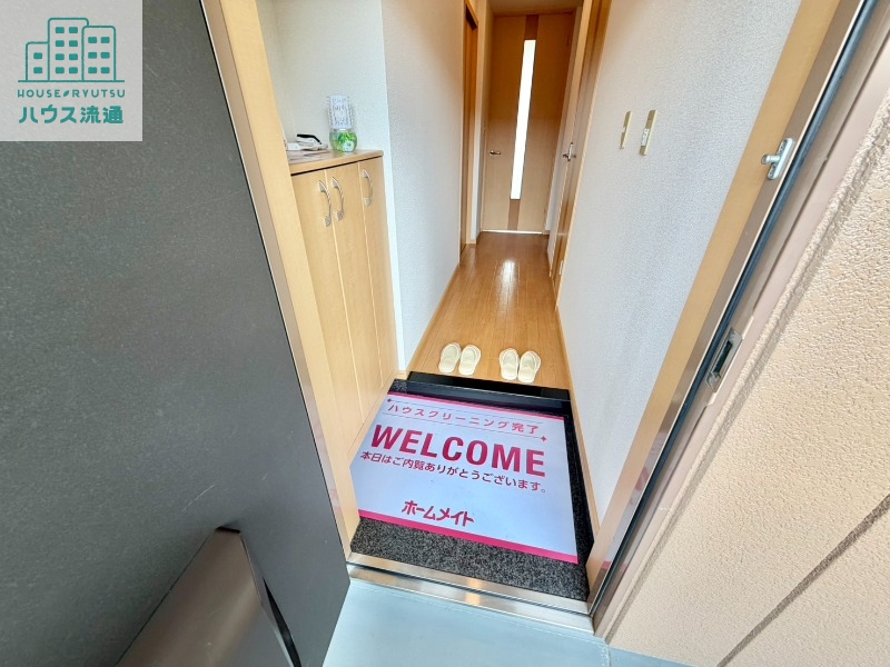 玄関　※別号室の写真です