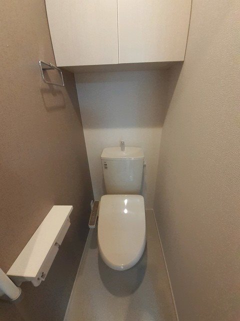 トイレ　温水洗浄便座です。