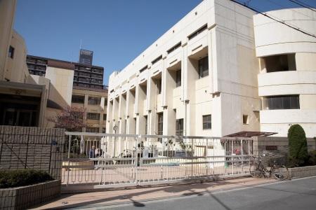 小学校　中央小学校（小学校）まで650m