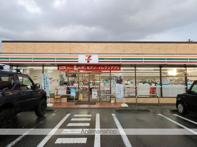 コンビニ　セブンイレブン（コンビニ）まで558m