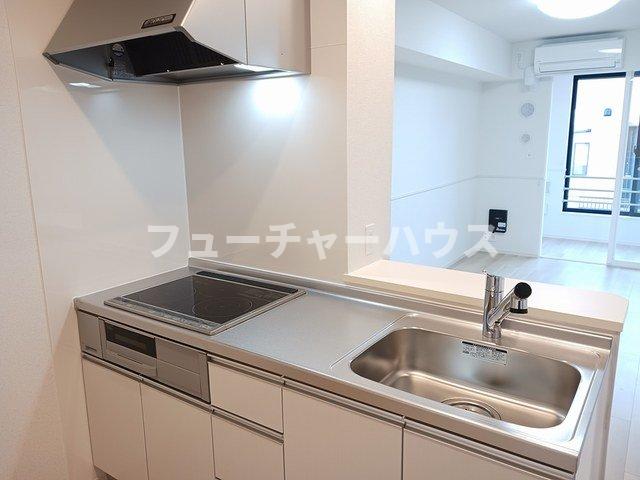 キッチン　コンパクトなキッチンで掃除もラクラク