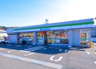 コンビニ　ファミリーマート金沢高尾南店（コンビニ）まで600m