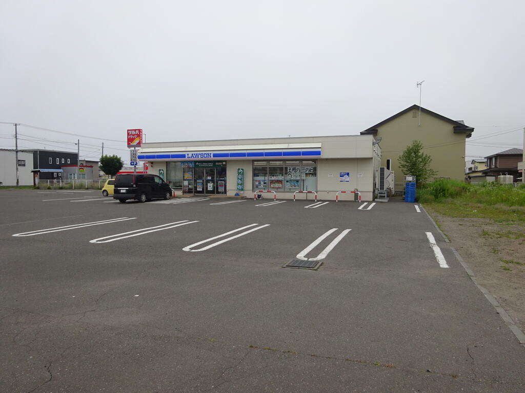 コンビニ　ローソン苫小牧日吉町四丁目店（コンビニ）まで424m