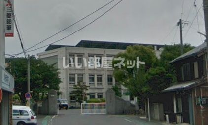 小学校　西尾市立西尾小学校（小学校）まで819m