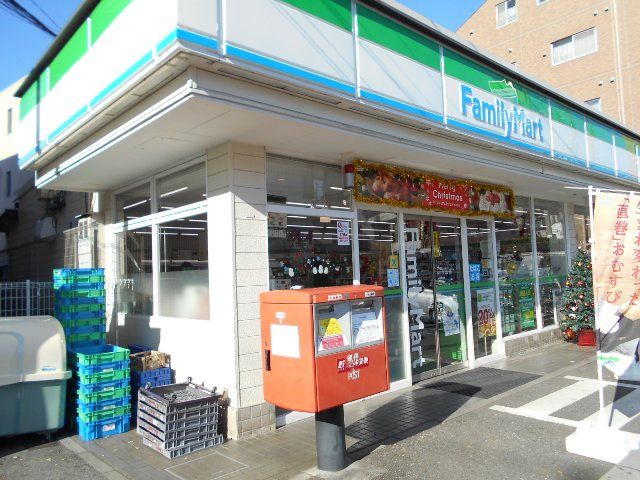 コンビニ　ファミリーマート桜川三丁目店（コンビニ）まで196m