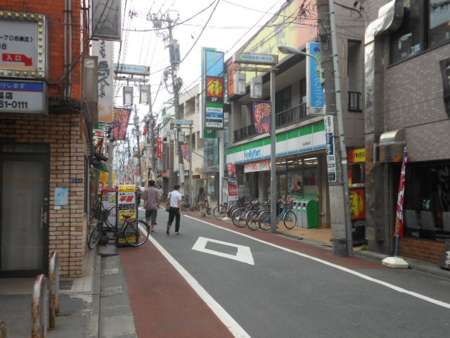 コンビニ　ファミリーマート 中延駅前店（コンビニ）まで137m