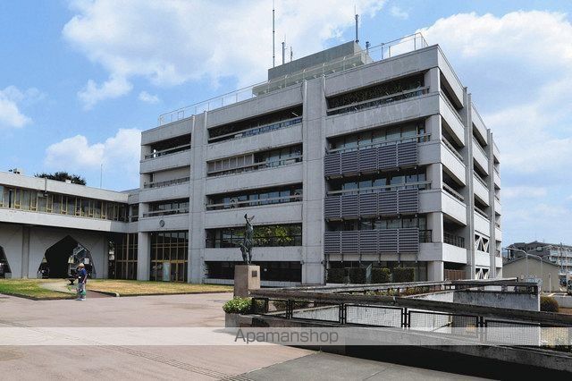役所　三鷹市役所（役所）まで528m