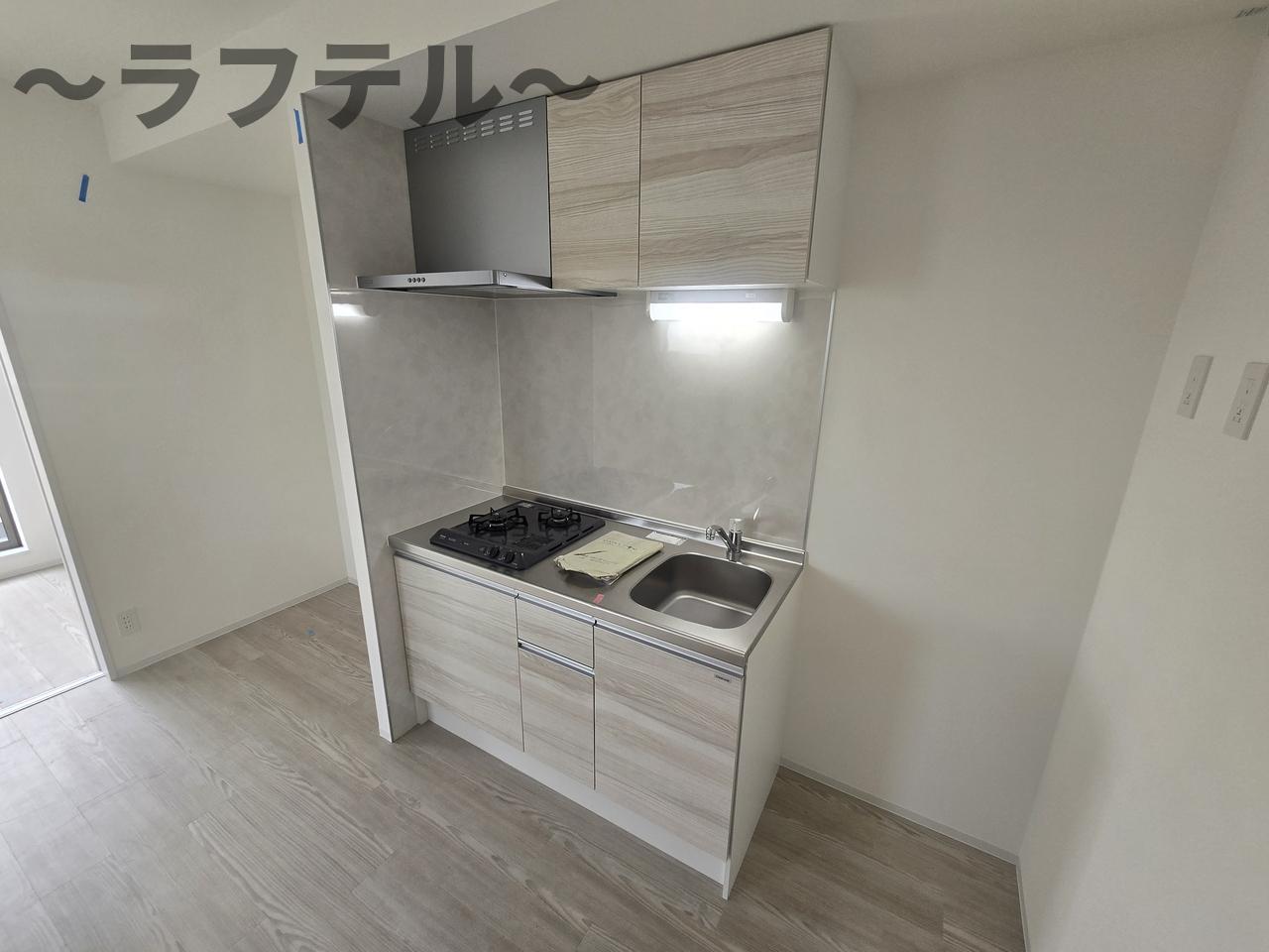 キッチン　同メーカー施工　別部屋イメージ写真