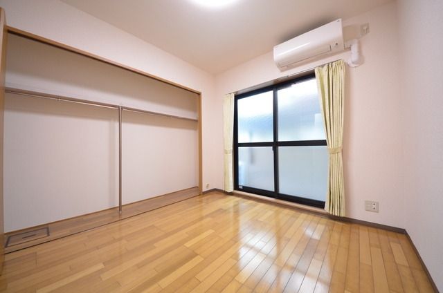 居室・リビング　★大きな窓の明るいお部屋です★