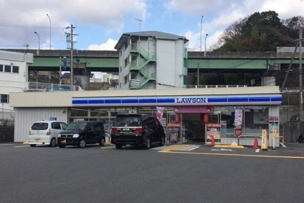 コンビニ　ローソン 神戸須磨車店（コンビニ）まで889m