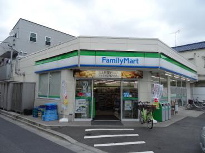 コンビニ　ファミリーマート（コンビニ）まで400m