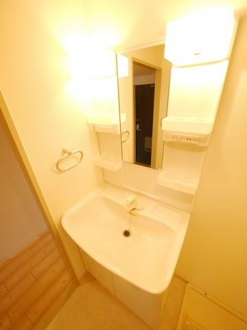 洗面設備　同物件別部屋写真