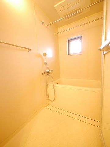 バス・シャワールーム　同物件別部屋写真