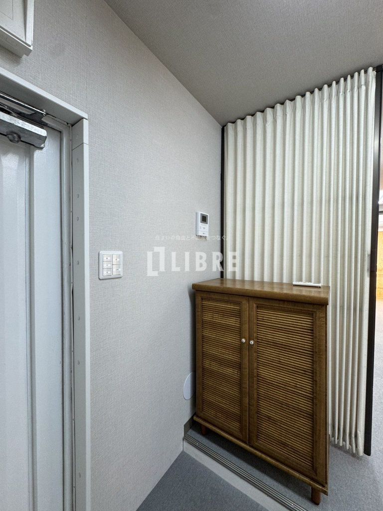 玄関　バルコニー