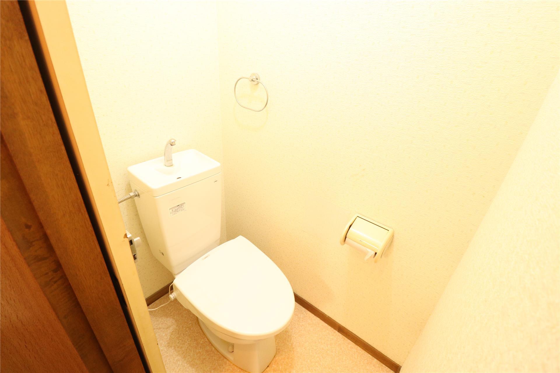 トイレ　1階と2階にトイレがあります。