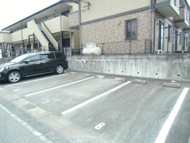 建物外観　駐車場