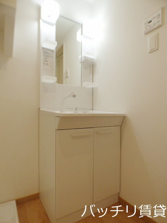 洗面設備　同型物件の写真のため現状を優先いたします。
