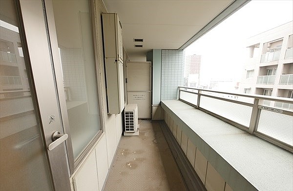 バルコニー　同マンション別部屋参照。