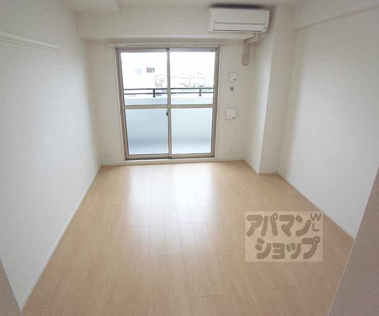 居室・リビング　東向きの明るいお部屋です。