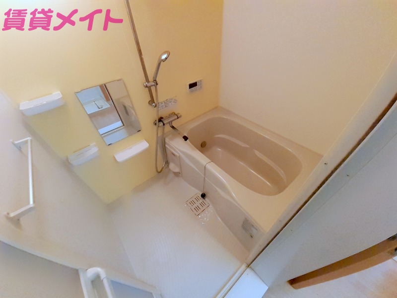 バス・シャワールーム　別部屋反転写真です