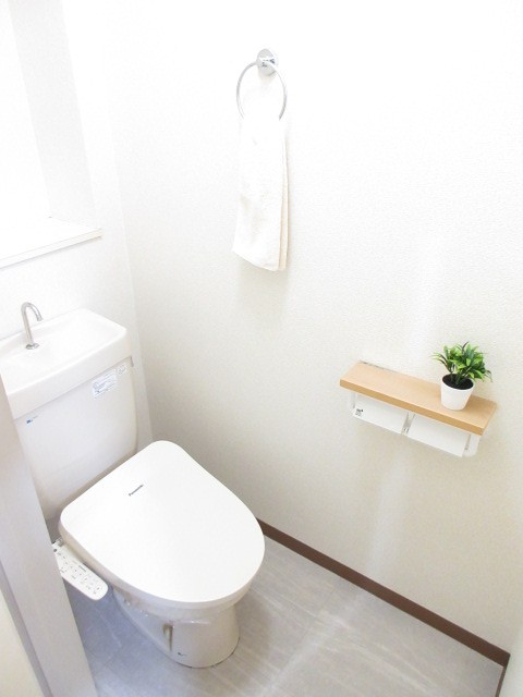 トイレ　ウォシュレット付き