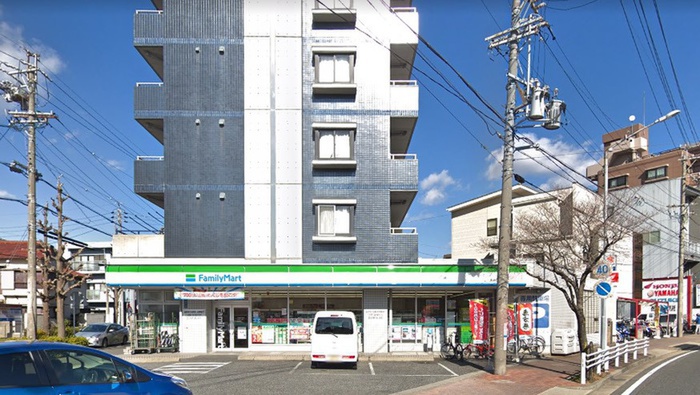コンビニ　ファミリーマート（コンビニ）まで181m