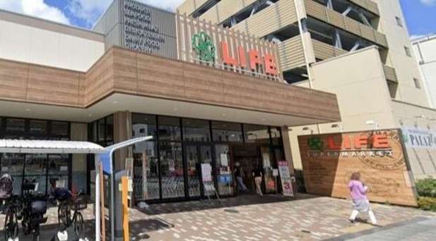スーパー　ライフ蕨駅前店（スーパー）まで744m