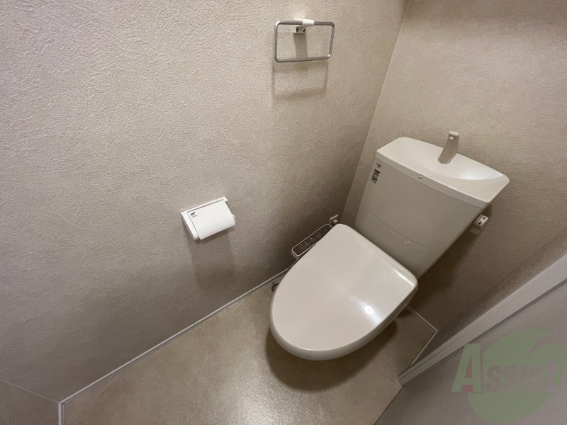 トイレ　トイレを撮影しました。温水洗浄便座付きとなります。