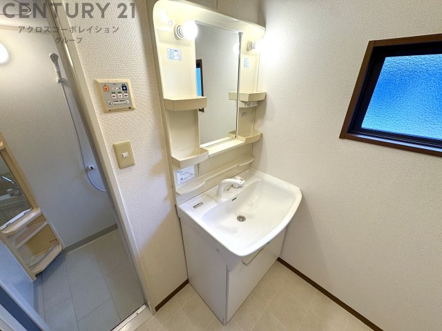 洗面設備　温水洗浄便座機能付きトイレです♪