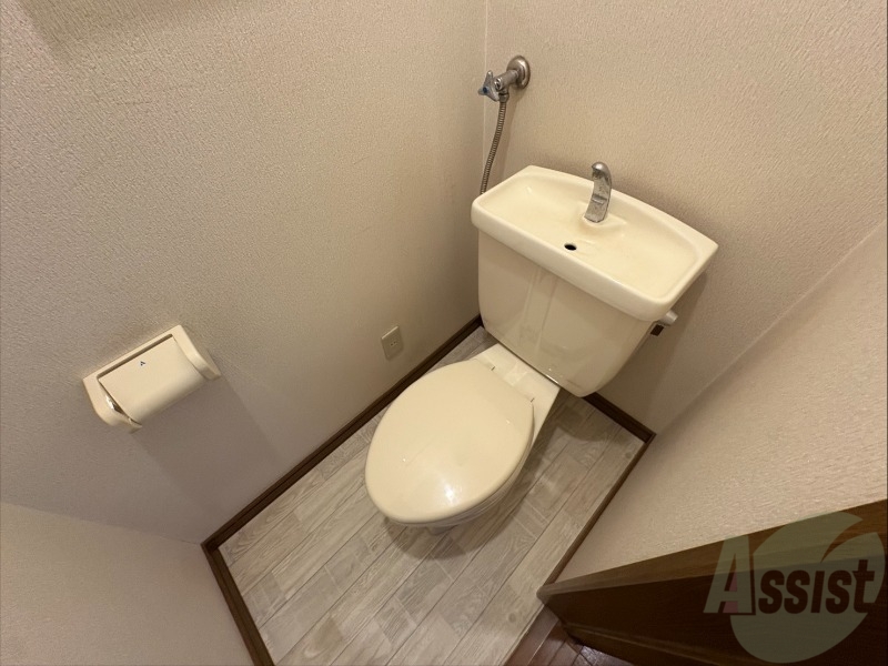 トイレ　こちらはトイレです。清潔感があり、安心して使用できます。