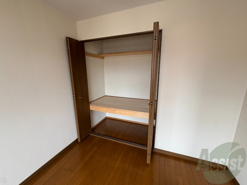 収納　寝室の収納です。部屋がすっきり片付きます。