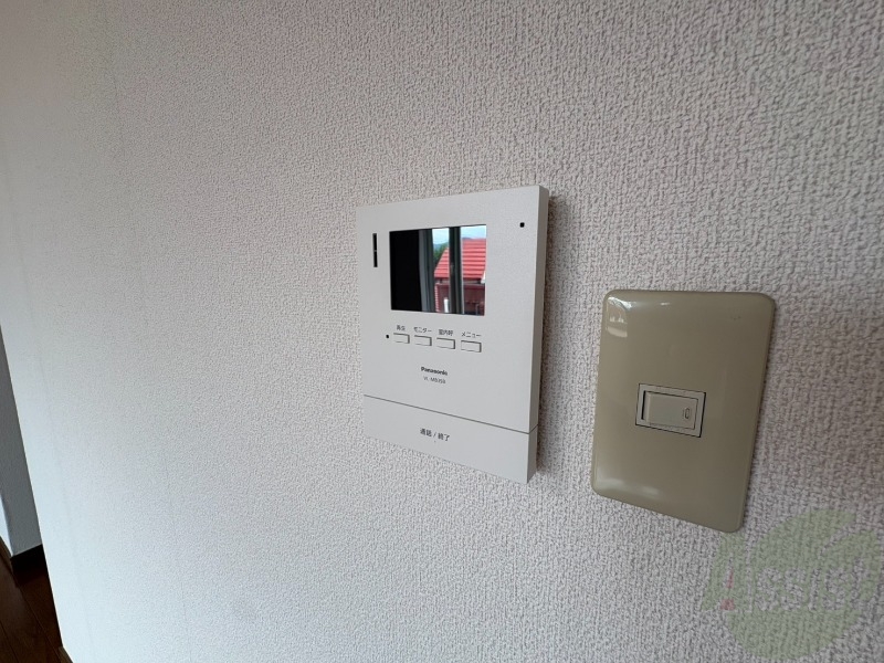 セキュリティ　ＴＶモニター付インターホンです。来客者の顔が見えるので安心！