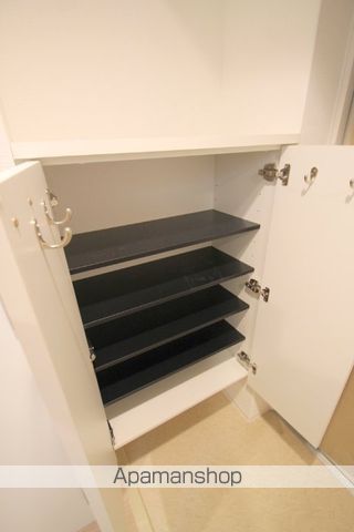 ラシーヌ瓦屋町の玄関写真