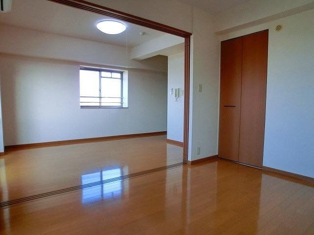 アークプラザしおばるの居間写真