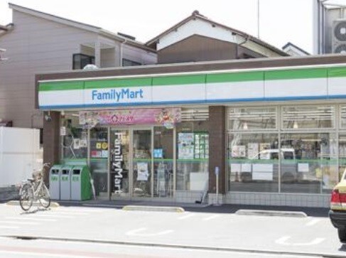 コンビニ　ファミリーマート羽田六丁目店（コンビニ）まで240m
