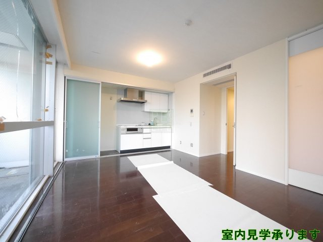 プライムアーバン市谷仲之町の居間写真