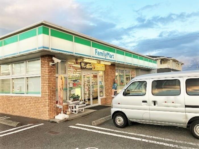 コンビニ　ファミリーマート（コンビニ）まで230m