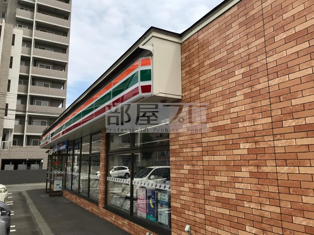 コンビニ　セブンイレブン札幌琴似1条7丁目店（コンビニ）まで212m