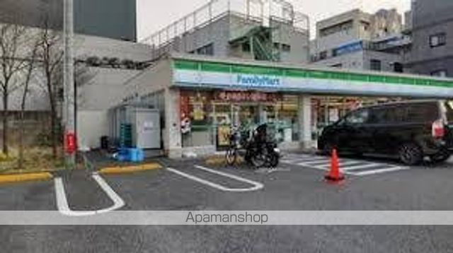 コンビニ　ファミリーマート小豆沢一丁目店（コンビニ）まで182m